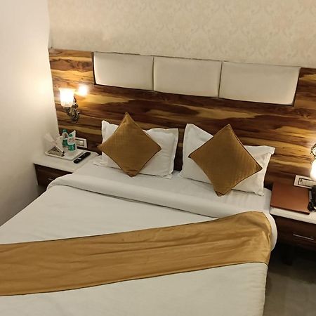 Hotel D Plaza Zirakpur Exteriör bild