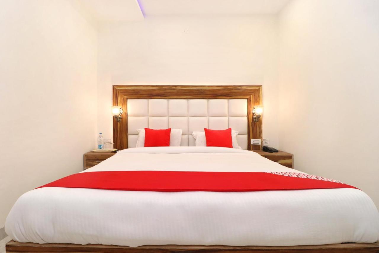 Hotel D Plaza Zirakpur Exteriör bild