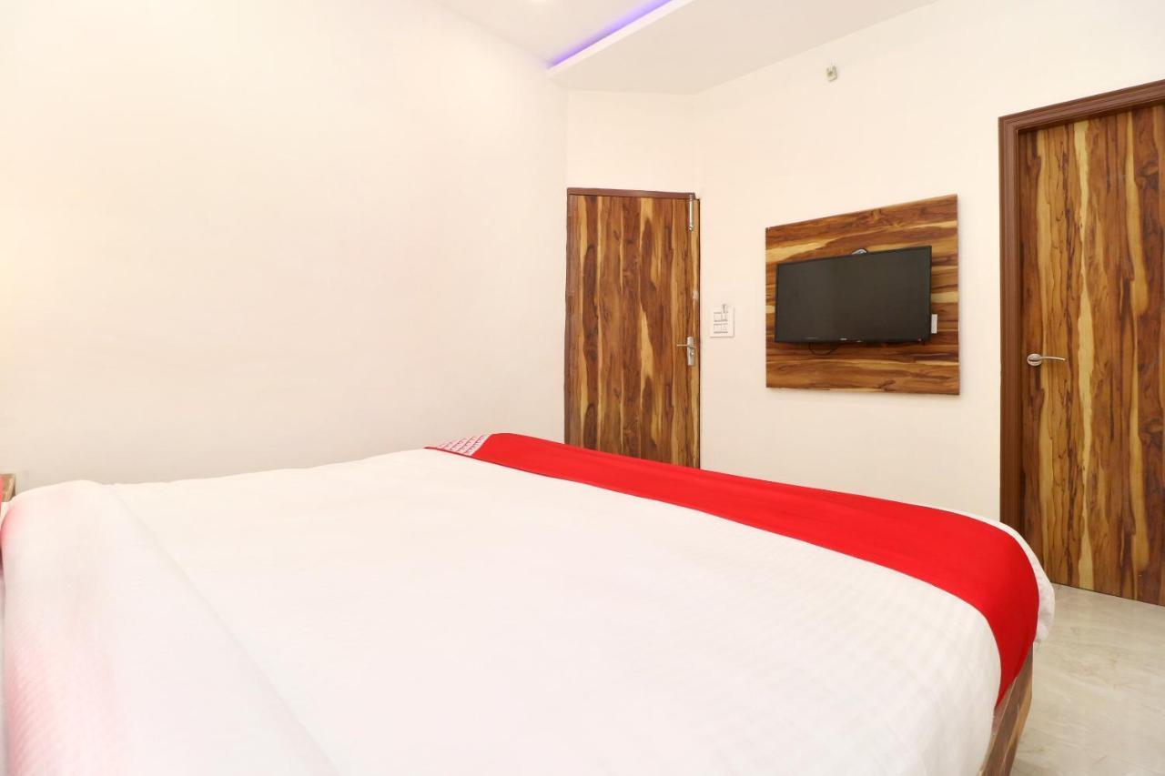 Hotel D Plaza Zirakpur Exteriör bild