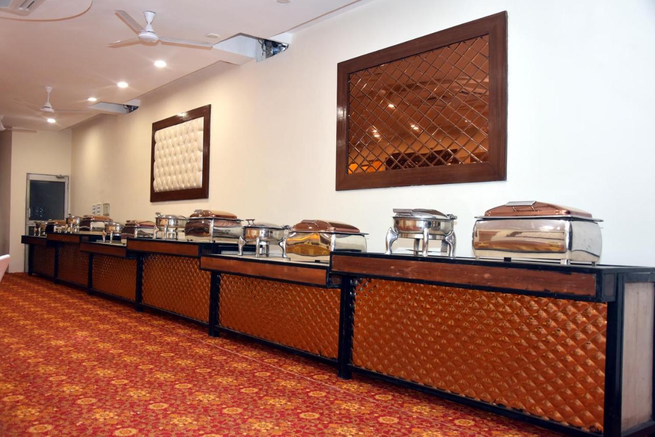 Hotel D Plaza Zirakpur Exteriör bild