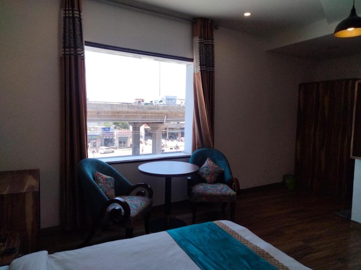 Hotel D Plaza Zirakpur Exteriör bild