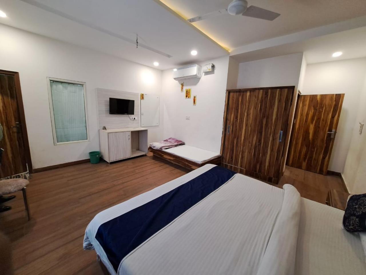 Hotel D Plaza Zirakpur Exteriör bild