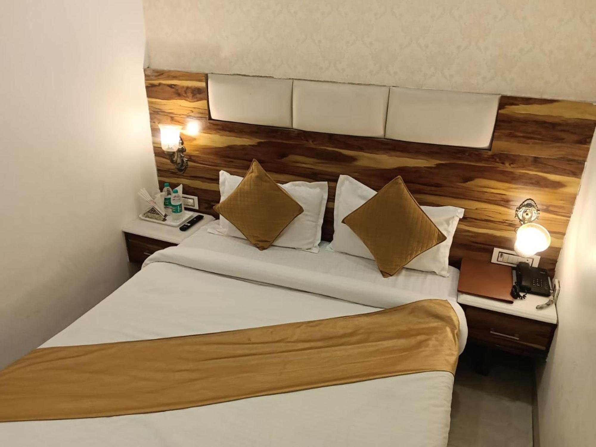 Hotel D Plaza Zirakpur Exteriör bild
