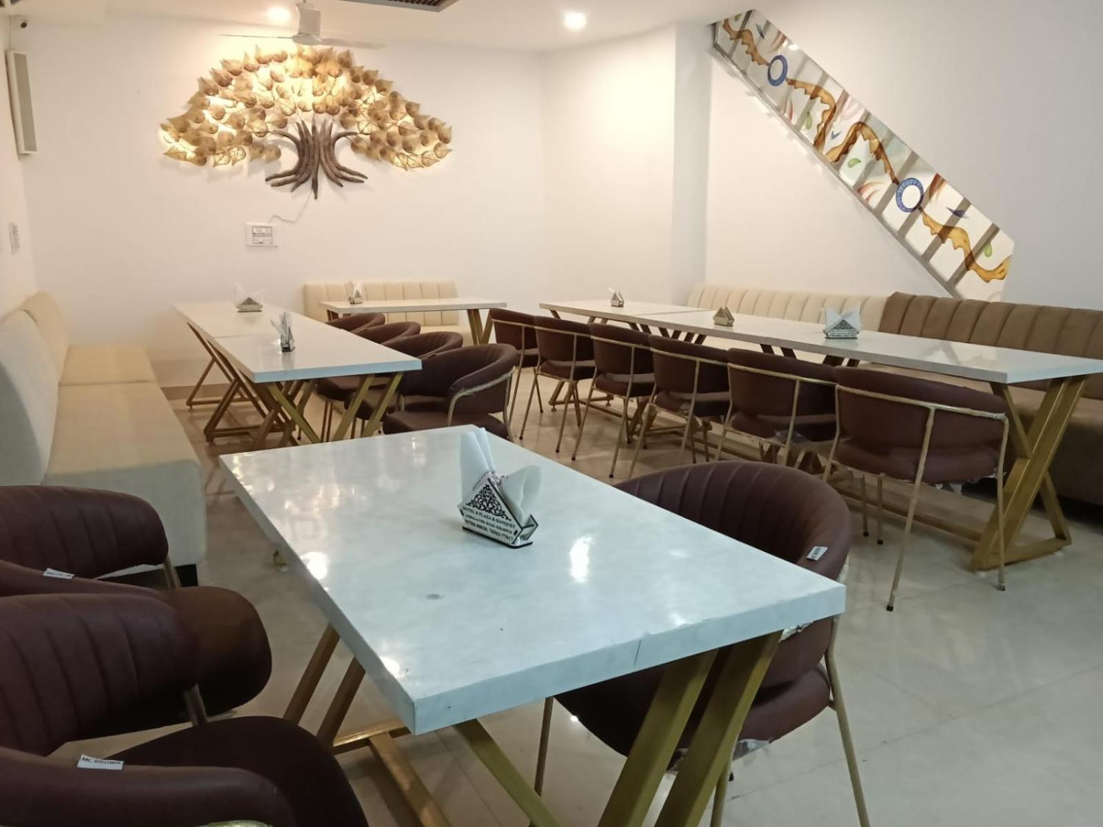 Hotel D Plaza Zirakpur Exteriör bild